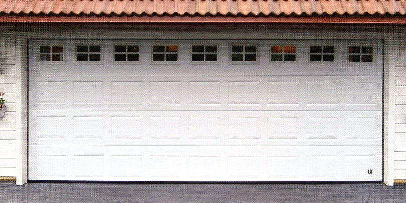 Picture of Ryterna Georgian sectional garage door with glazing 