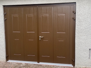 A2: Carteck insulated side hinged doors in woodgrain Sepia Brown RAL 8014 in Vertical (Portrait) 50/50 split.