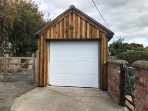 V1: Carteck centre rib, white,woodgrain insulated sectional garage door