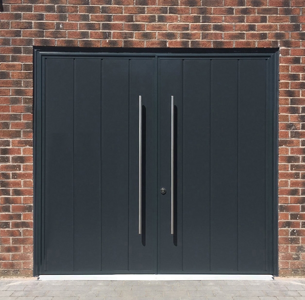 Carteck centre rib vertical smooth in anthracite grey with D handles
