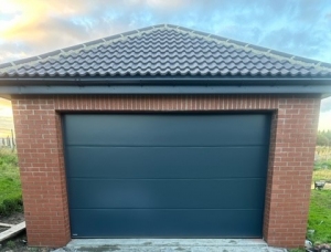 B2: Carteck sectional garage door in solid, smooth finish anthracite grey